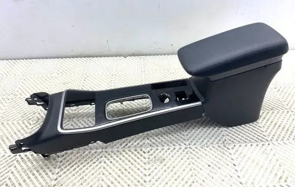 Mitsubishi Outlander Center console