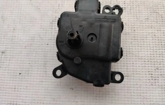 Ford Fusion II Air flap motor/actuator DG9H19E616AA