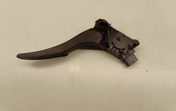 Chrysler Pacifica Accelerator throttle pedal 04581677AB 93446300 075801