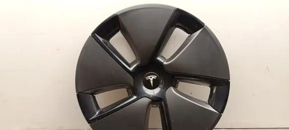 Tesla Model 3 R18 wheel hub/cap/trim 104427100A