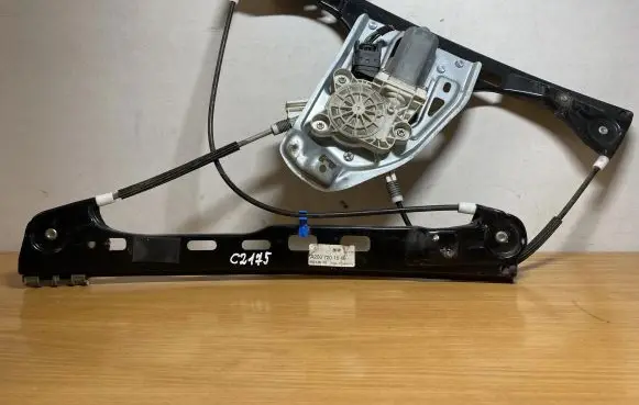 Mercedes-Benz C W203 Front door electric window regulator 2037201546 C2175