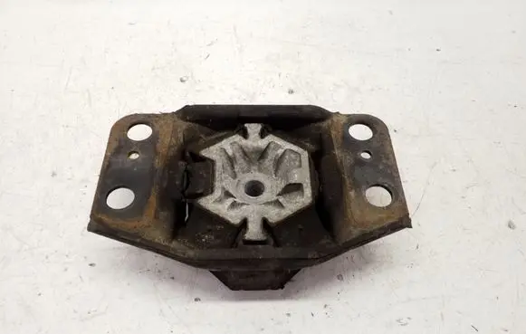 Ford Mondeo MK V Engine mount bracket