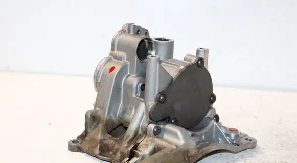 BMW 5 F10 F11 Oil pump 7823009