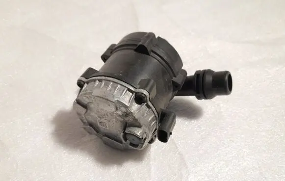 BMW 5 G30 G31 Electric auxiliary coolant/water pump 86379528637952