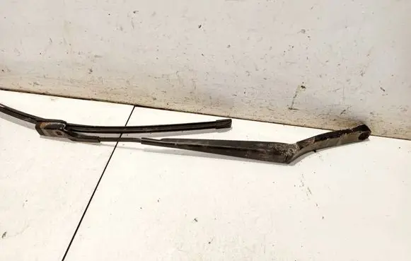 Front wiper blade arm