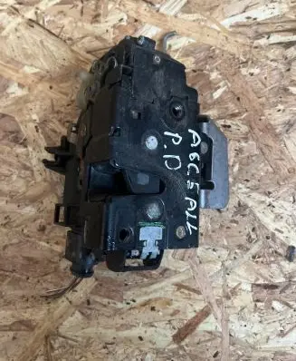 Audi A6 S6 C5 4B Front door lock 4B1837016G
