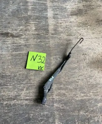 Nissan Sunny Front wiper blade arm