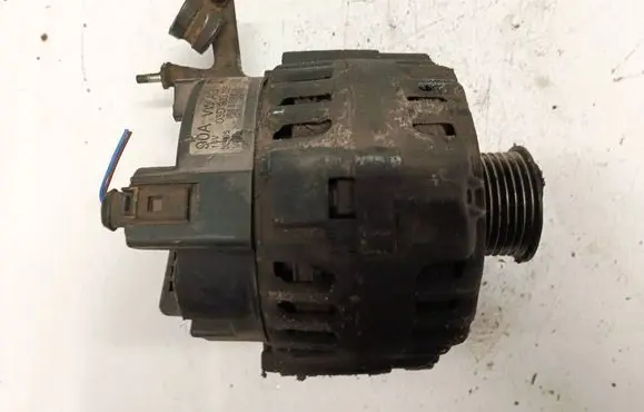 Volkswagen Polo Generator/alternator 03d903025j