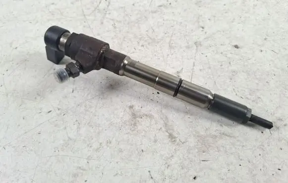 Volkswagen Caddy Fuel injector 03L130277B