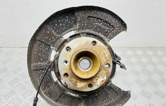 BMW X5 F15 Rear wheel hub spindle/knuckle 687721701