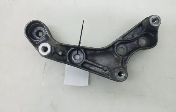Mercedes-Benz C W204 Front differential bracket A2720140195