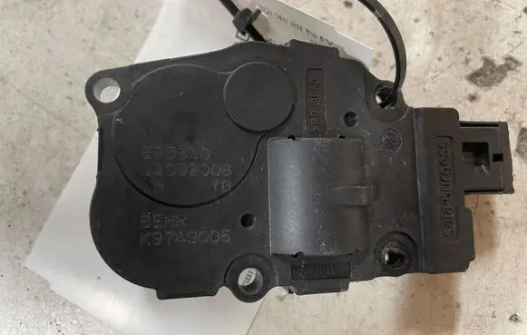 Audi A4 S4 B8 8K Air flap motor/actuator 13092008 EFB330