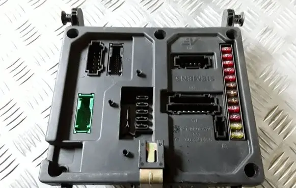 Ford Galaxy Fuse module S110730300D 7M3962258G 5WK48687