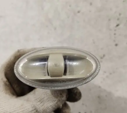Front fender indicator light
