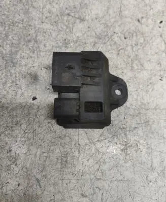 BMW 5 F10 F11 Glow plug pre-heat relay 781085603