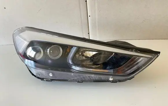 Hyundai Tucson TL Headlight/headlamp 92102D7XXX