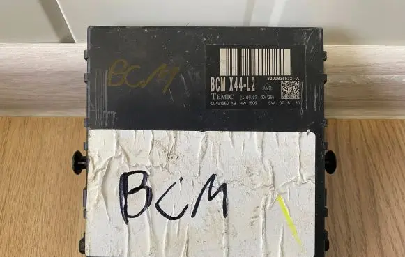 Renault Twingo II Other control units/modules BCMX44L2 8200836532 00401560A9