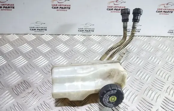 Opel Meriva B Brake fluid reservoir 32666979
