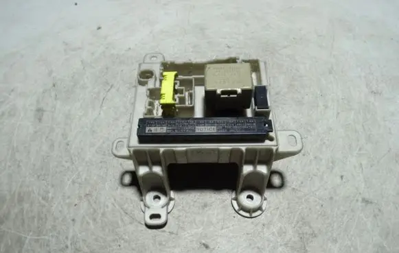 Toyota Previa (XR30, XR40) II Fuse module