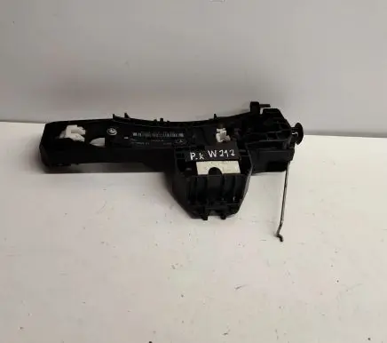 Mercedes-Benz E W212 Front door interior handle A2047601534