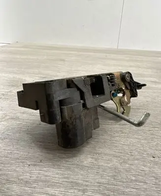 Chevrolet Aveo Tailgate opening switch 