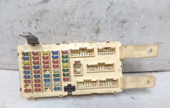 Hyundai Santa Fe Fuse module 919502B200 B20C05BK0345