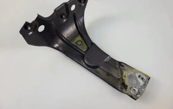 Volkswagen PASSAT CC Fender mounting bracket 3C8821142
