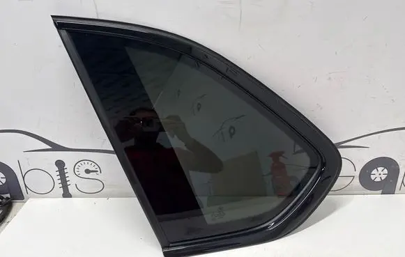 BMW X5 F15 Rear side window E000251