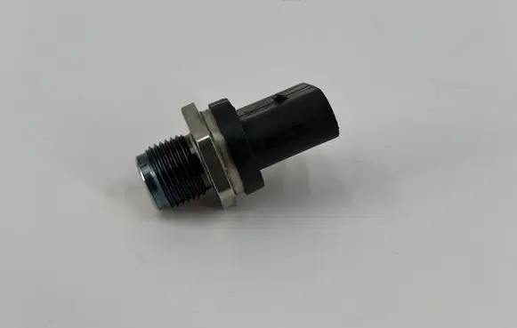 BMW 5 E60 E61 Fuel pressure sensor 0281002988 8577623 13538577623