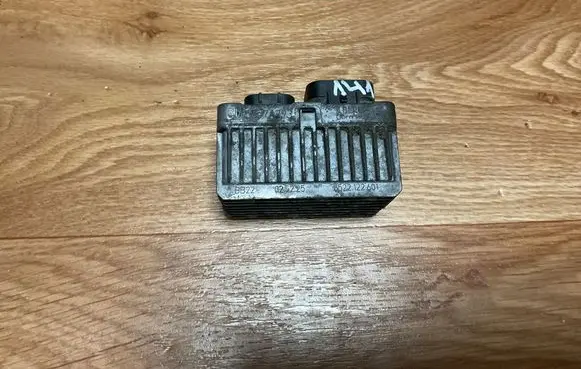 Opel Insignia A Glow plug pre-heat relay 55574293