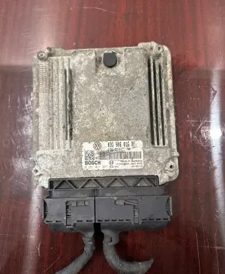 Skoda Octavia Mk2 (1Z) Engine control unit/module 03G906016BE 1039S07020 0281011947