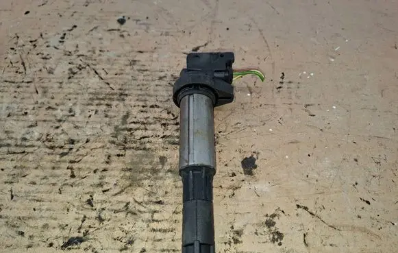 BMW 1 E81 E87 High voltage ignition coil 0221504100