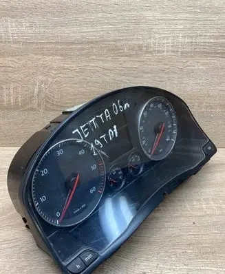 Volkswagen Golf V Speedometer (instrument cluster) 1K0920962G A2C53146001