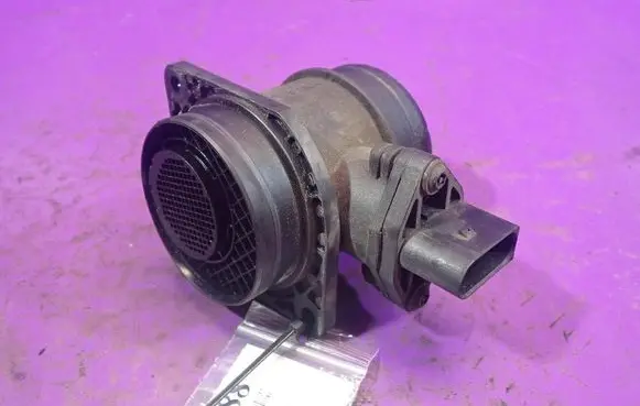 Audi A4 S4 B6 8E 8H Mass air flow meter 