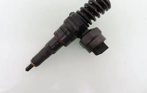 Skoda Fabia Mk1 (6Y) Fuel injector 0414720015 038130073J