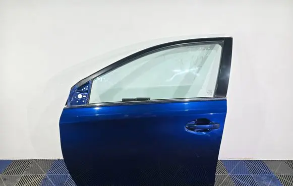 Toyota Auris E180 Front door PAINTCODE8T5