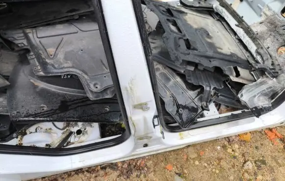 Ford Kuga I Pillar (middle) 