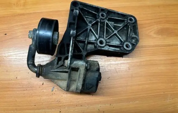 BMW 5 E39 A/C compressor mount bracket 7786194