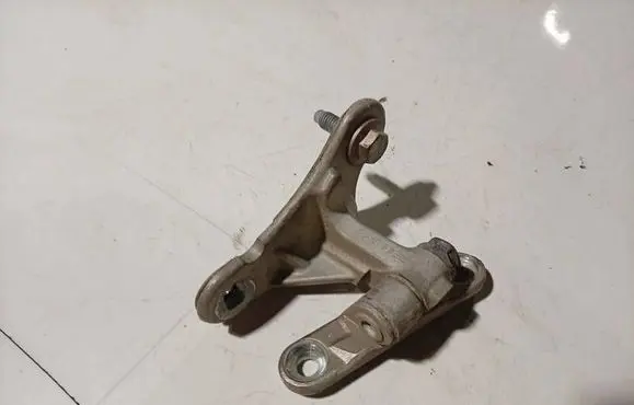 Mercedes-Benz A W169 Front door upper hinge 
