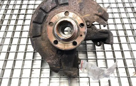 Front wheel hub spindle knuckle