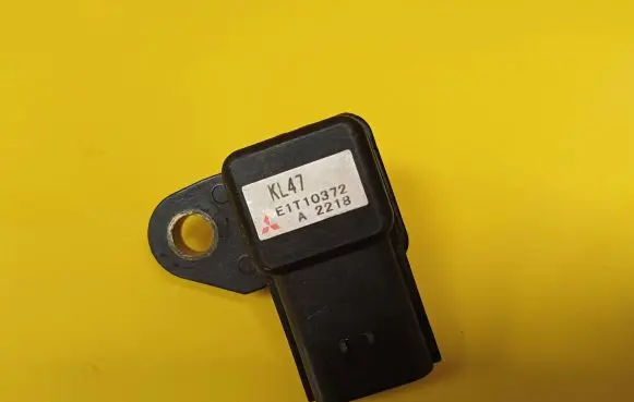 Mazda Premacy Air pressure sensor E1T10372