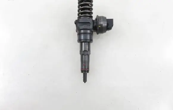 Volkswagen Golf V Fuel injector 0414720215 038130073AG