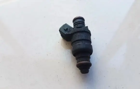 Audi A3 S3 8L Fuel injector 037906031AA 0332