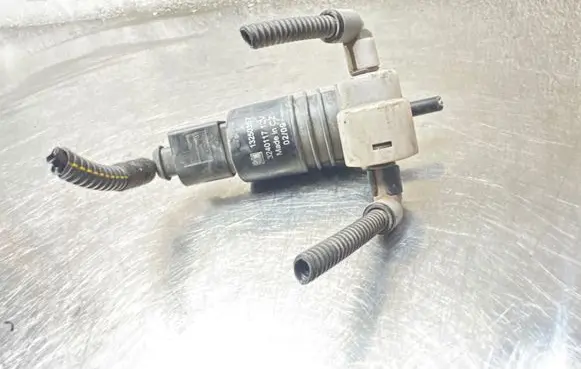 Opel Astra J Windshield washer spray nozzle 13250357 3240117