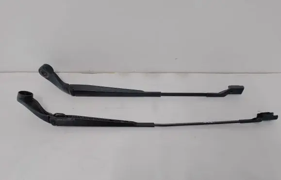 Front wiper blade arm