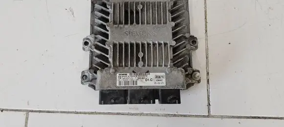 Volvo S40 Engine control unit/module 30729518 5WS40212GT 856226867