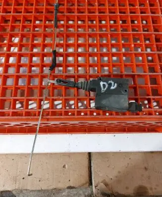 Loading door lock