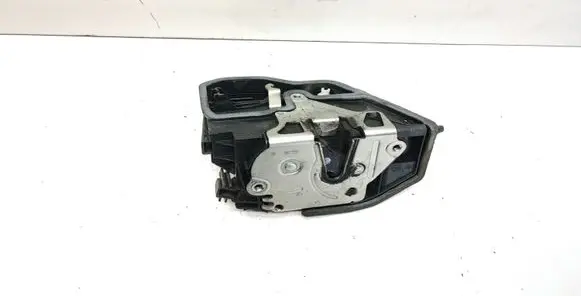 BMW X3 E83 Front door lock 7167072