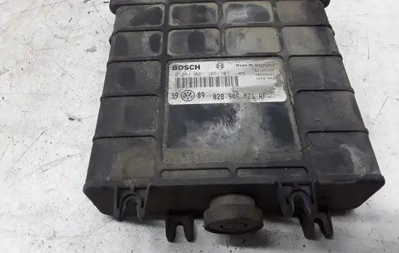 Volkswagen Golf III Engine control unit/module 0281001308