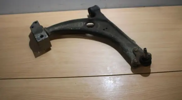 Volkswagen PASSAT B6 Front control arm